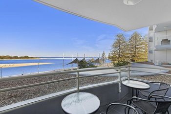 The Oak Room 106 - Nambucca Heads Accommodation 0
