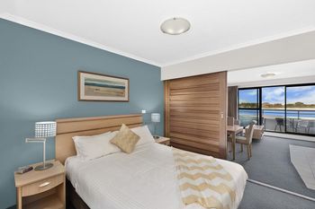The Oak Room 106 - Nambucca Heads Accommodation 1