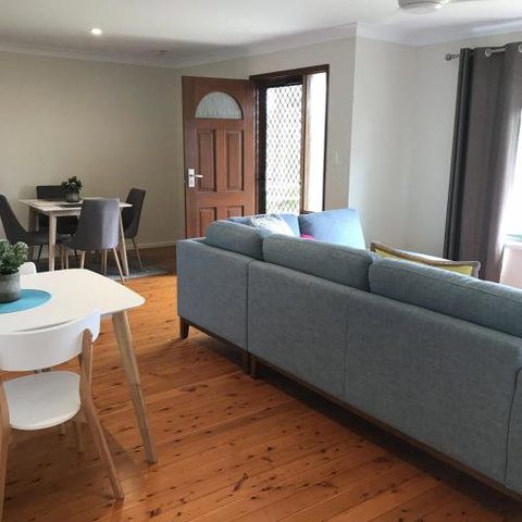 WAVES At MOLLYMOOK - Nambucca Heads Accommodation 1