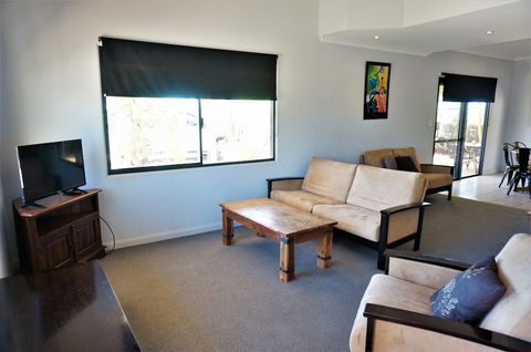 Ningaloo Breeze Villa 10 - Nambucca Heads Accommodation 3