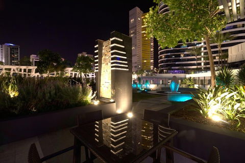 Oracle Broadbeach Apartments - Nambucca Heads Accommodation 1