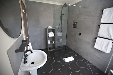 The Shingles Riverside Cottages - Nambucca Heads Accommodation 6