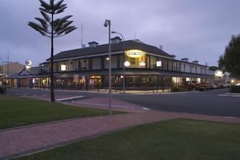 Grand Tasman Hotel - Nambucca Heads Accommodation 0