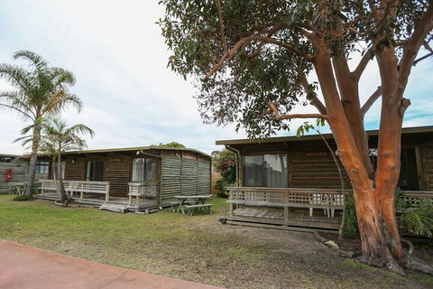 Lazy Acre Log Cabins - Nambucca Heads Accommodation 7