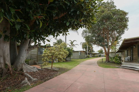 Lazy Acre Log Cabins - Nambucca Heads Accommodation 4