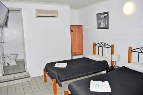 Airlie Waterfront Accommodation - Nambucca Heads Accommodation 6