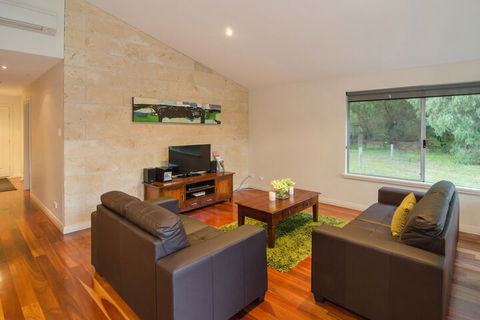 Acacia Chalets - Nambucca Heads Accommodation 2