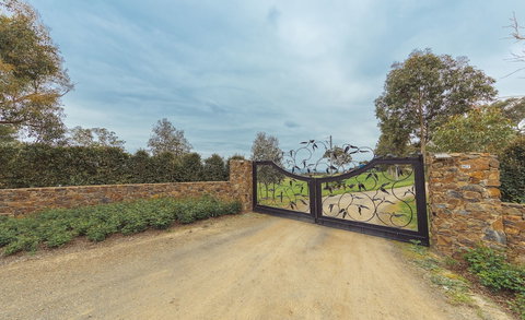 Outlook Hill Vineyard Cottages - Nambucca Heads Accommodation 0