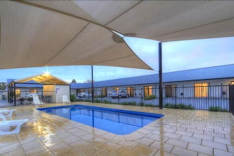 Red Earth Motel - Nambucca Heads Accommodation 5