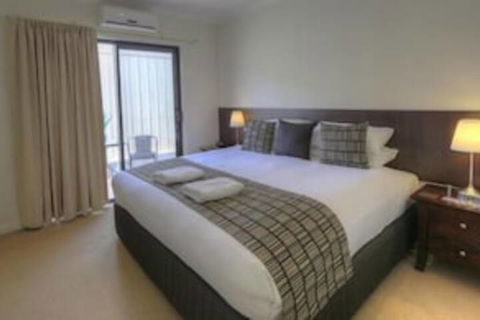 Red Earth Motel - Nambucca Heads Accommodation 0
