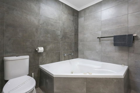 Crown Apartments - Nambucca Heads Accommodation 5