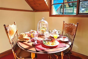 Mary Card's Coach House - Nambucca Heads Accommodation 4