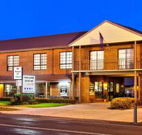 Holbrook Town Centre Motor Inn
