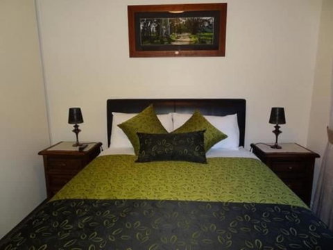 Hahndorf Oak Tree Cottages - Nambucca Heads Accommodation 1