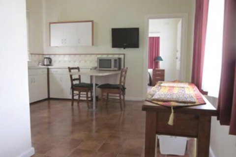 Lakes Waterfront Motel & Holiday Cottages - Nambucca Heads Accommodation 6