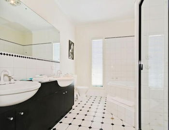 Wine And Roses B&B - Nambucca Heads Accommodation 0