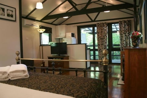 Tudor Cottages Mt Dandenong - Nambucca Heads Accommodation 2