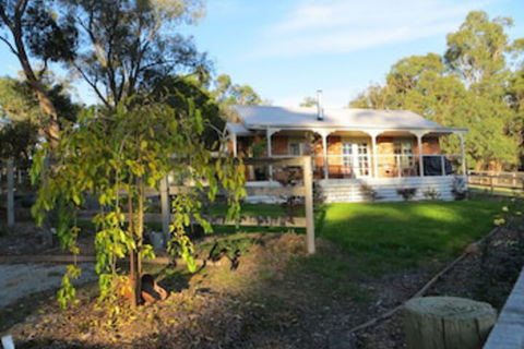 Honeyeater Cottage - Nambucca Heads Accommodation 0
