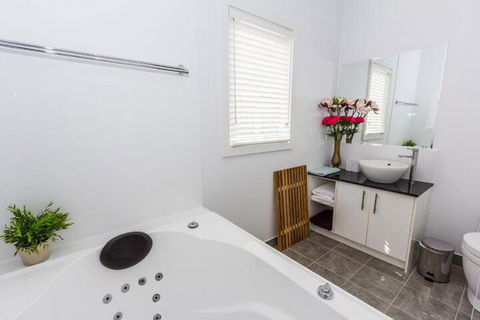 Seaside Spa Retreat - Nambucca Heads Accommodation 4