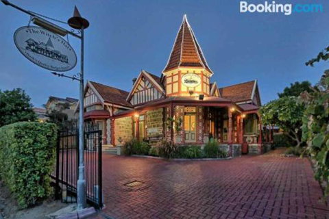 The Witchs Hat - Nambucca Heads Accommodation 5