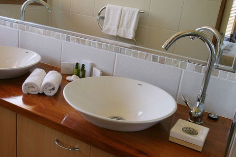 Lake Weyba Cottages - Nambucca Heads Accommodation 6