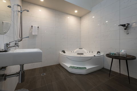 The Albert & Mills Guest House & Apartments - Nambucca Heads Accommodation 5