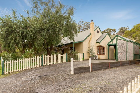 Country Pleasures B&B - Nambucca Heads Accommodation 0