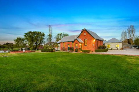 Woodend Old School House - Nambucca Heads Accommodation 0