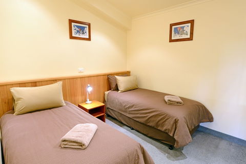 Falls Creek Country Club - Nambucca Heads Accommodation 1