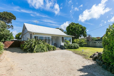 Beachfront Cottages Torquay - Nambucca Heads Accommodation 0