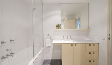 The Waterfront Apartments, Geelong - Nambucca Heads Accommodation 5