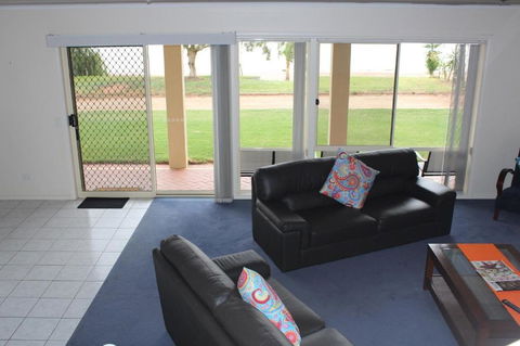 Lake Boga Waterfront Holiday House - Nambucca Heads Accommodation 5
