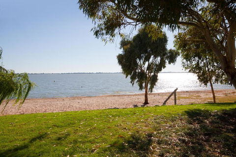 Lake Boga Waterfront Holiday House - Nambucca Heads Accommodation 6