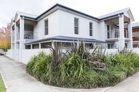 Stay Bathurst - Nambucca Heads Accommodation 0