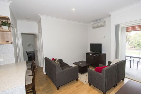 Stay Bathurst - Nambucca Heads Accommodation 6