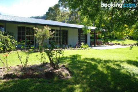 Whispers At Cedar Grove - Nambucca Heads Accommodation 6
