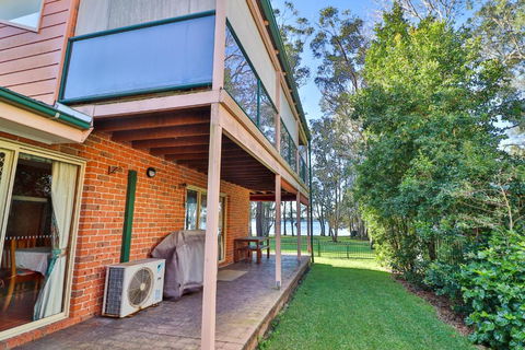 Kingfisher LakeHouse - Nambucca Heads Accommodation 1