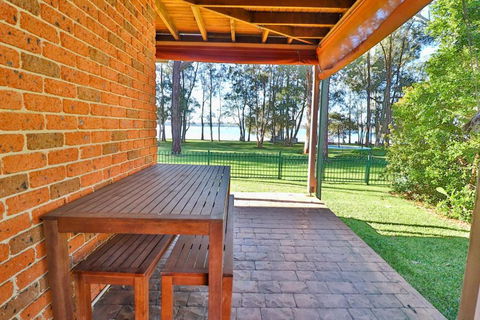 Kingfisher LakeHouse - Nambucca Heads Accommodation 2