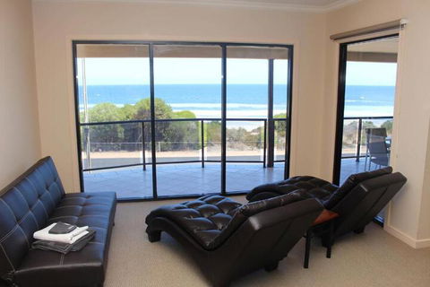 The Lighthouse Beachfront Accommodation - Nambucca Heads Accommodation 2