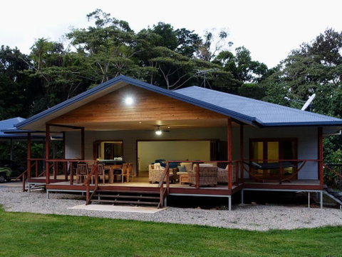 Coconut Beach House - Nambucca Heads Accommodation 4