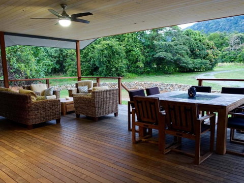 Coconut Beach House - Nambucca Heads Accommodation 1