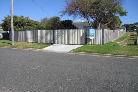 Elusive Penguin - Nambucca Heads Accommodation 2