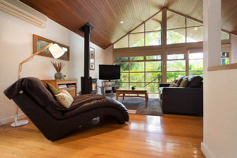 Romantic Treehouse Getaway - Nambucca Heads Accommodation 6