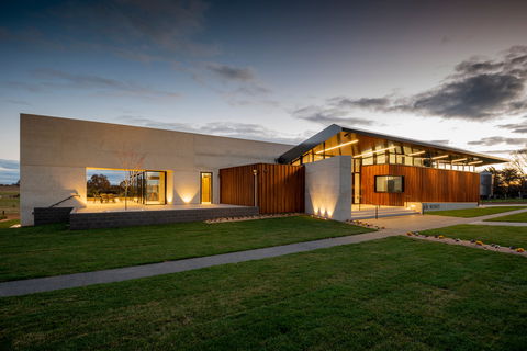 Shaw Wines - Nambucca Heads Accommodation 1