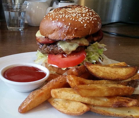 Mrs. Smith's Hotel Restaurant - Nambucca Heads Accommodation 0