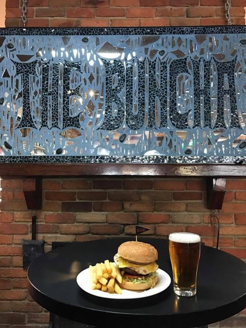 The Red Room - The Edward River Hotel - Nambucca Heads Accommodation 0