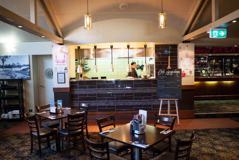 Petrie Hotel - Nambucca Heads Accommodation 0