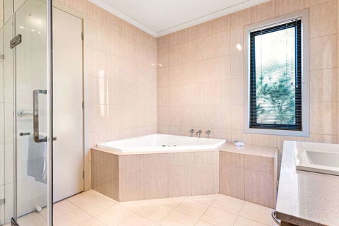 Quality Suites Point Cook Seasons 5 - Nambucca Heads Accommodation 7