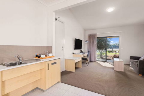 Quality Suites Point Cook Seasons 5 - Nambucca Heads Accommodation 16