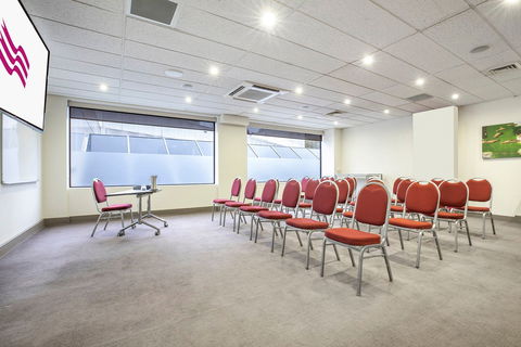 Crowne Plaza Canberra - Nambucca Heads Accommodation 9